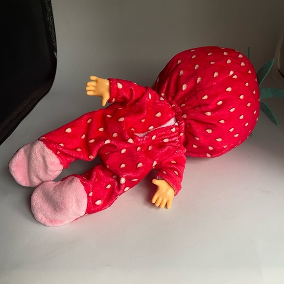 Cry Babies Tutti Frutti Ella the Strawberry Doll - Picture 5 of 14